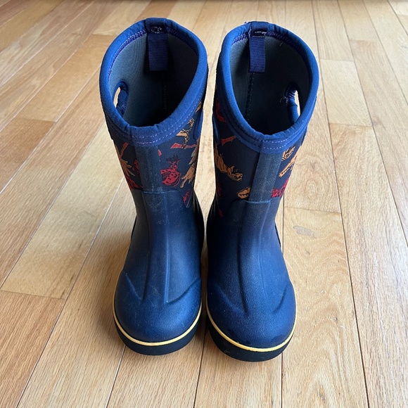 Bogs Classic Dino print all weather insulated boots, size 10 - Picture 3 of 6